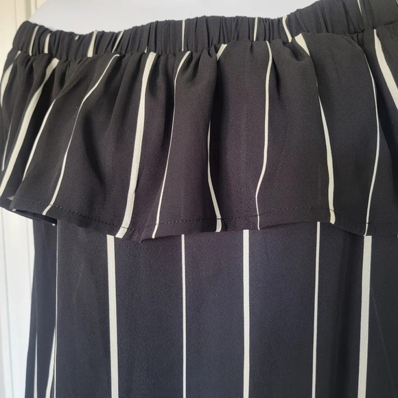 NWT DR 2 off the shoulder ruffle top. Black with white stripes. Size M medium - Picture 3 of 8